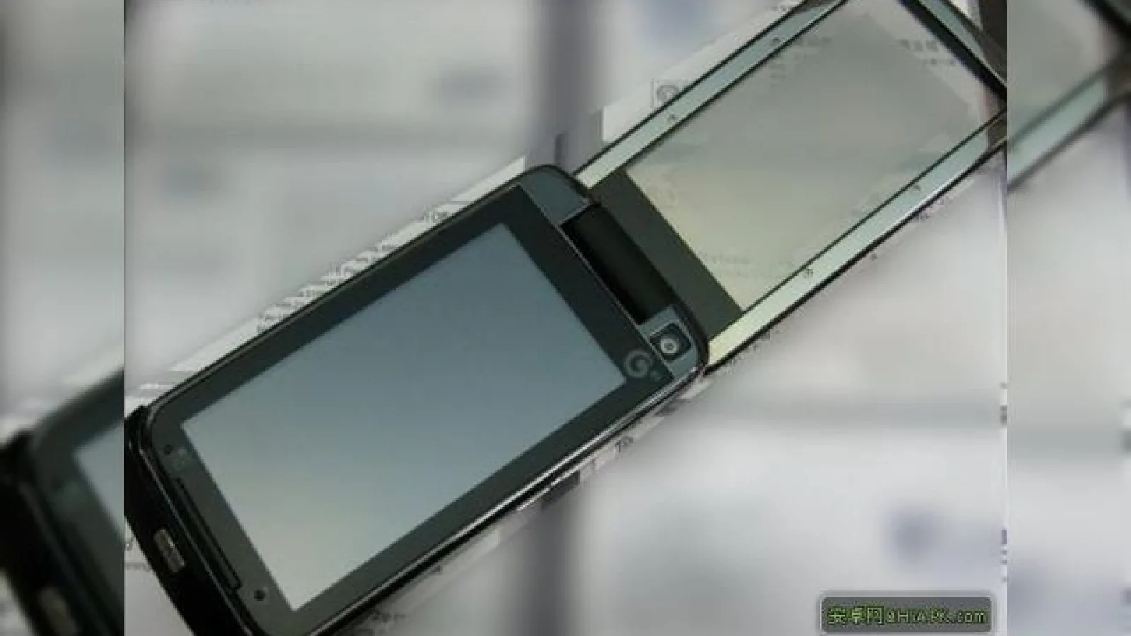 Motorola MT820, un nou telefon Android cu design stil Krave ZN4