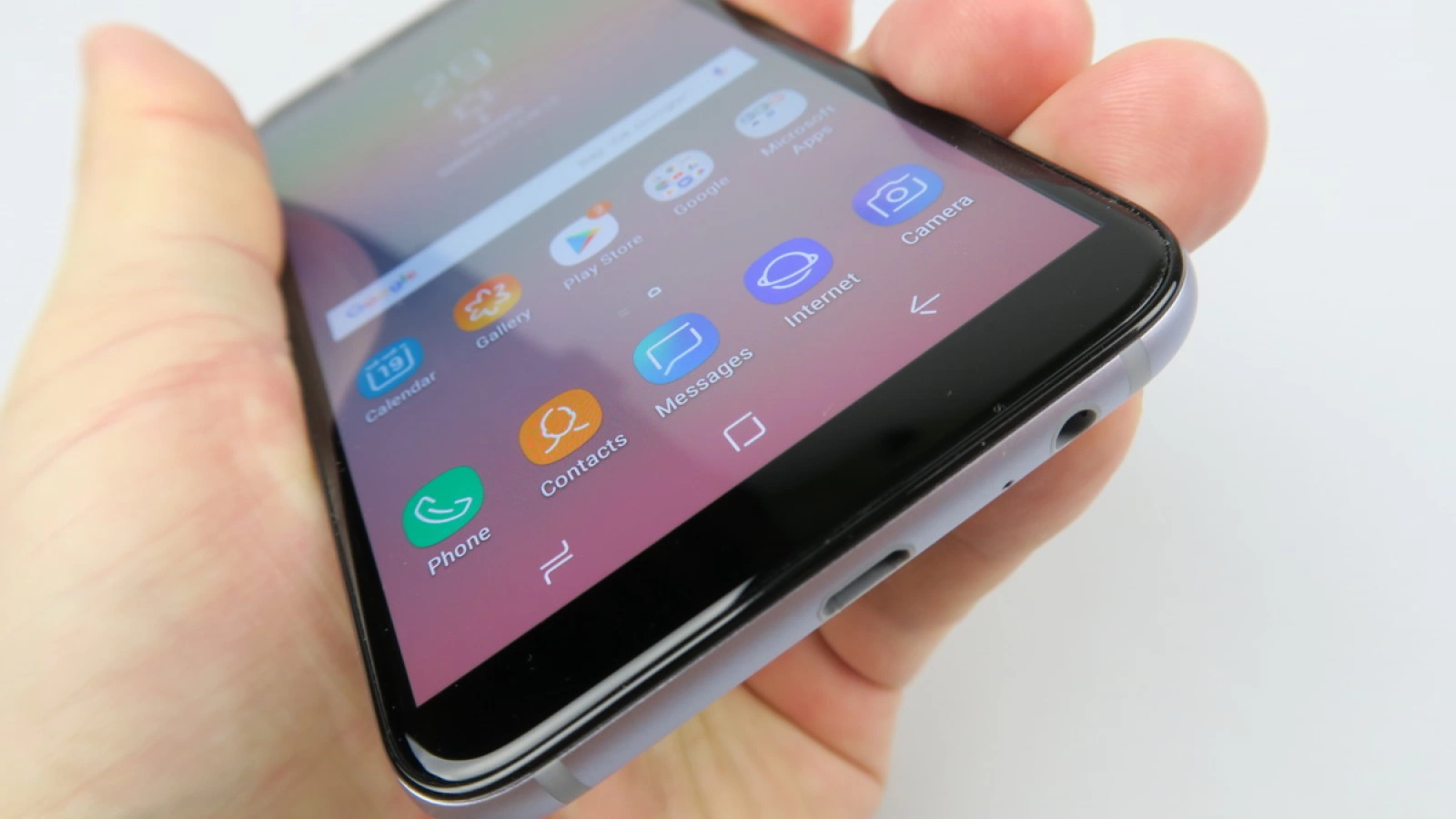 Samsung Galaxy A6 (2018): Design cu sevă de Galaxy J mai mult decât Galaxy A