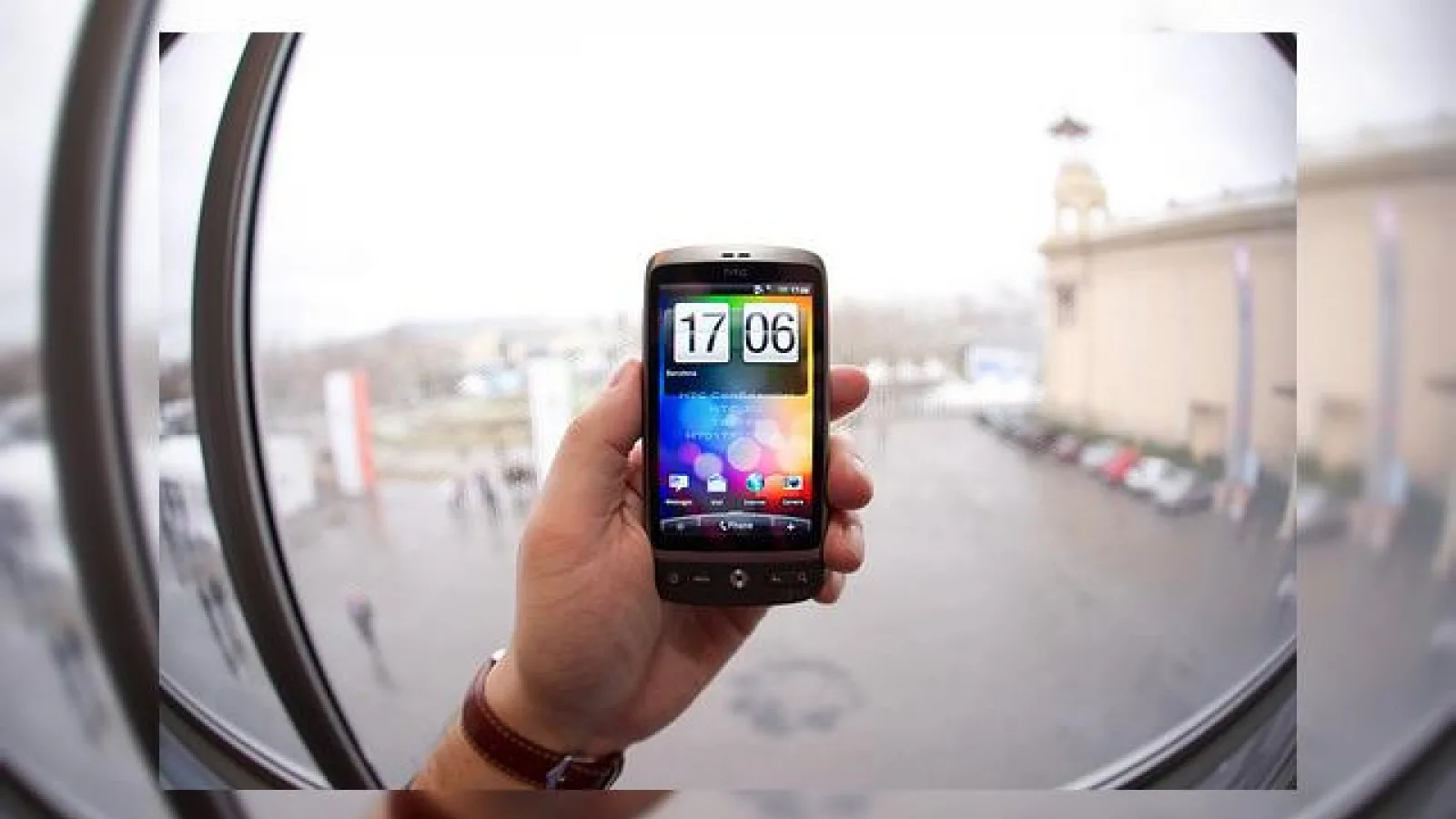 Adobe ofera smartphone-uri Android angajatilor sai