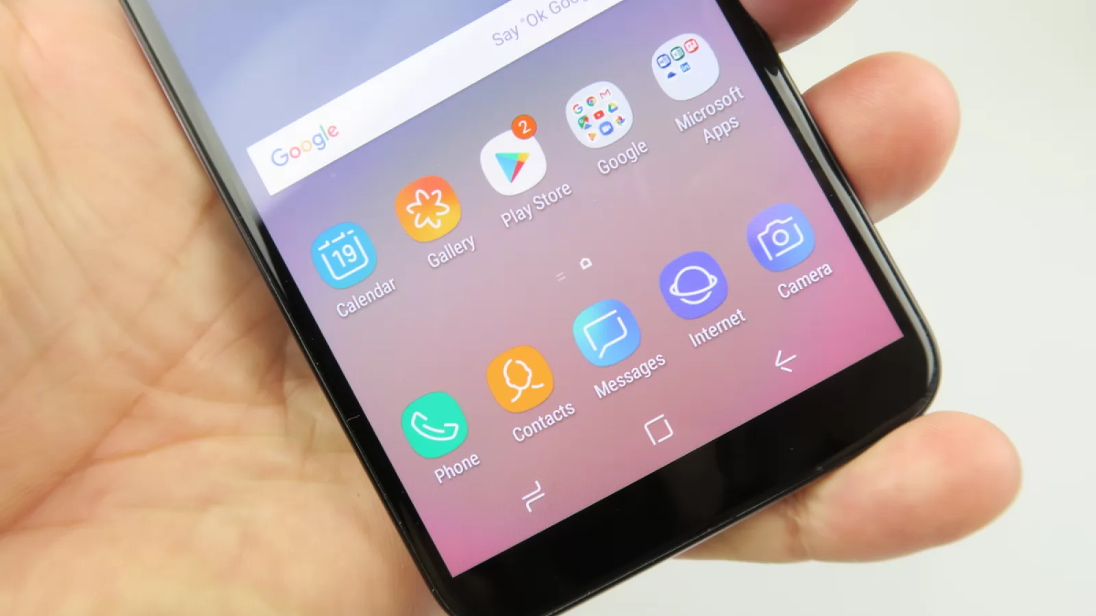 Samsung Galaxy A6 (2018): Display Super AMOLED înregimentat în trenduri