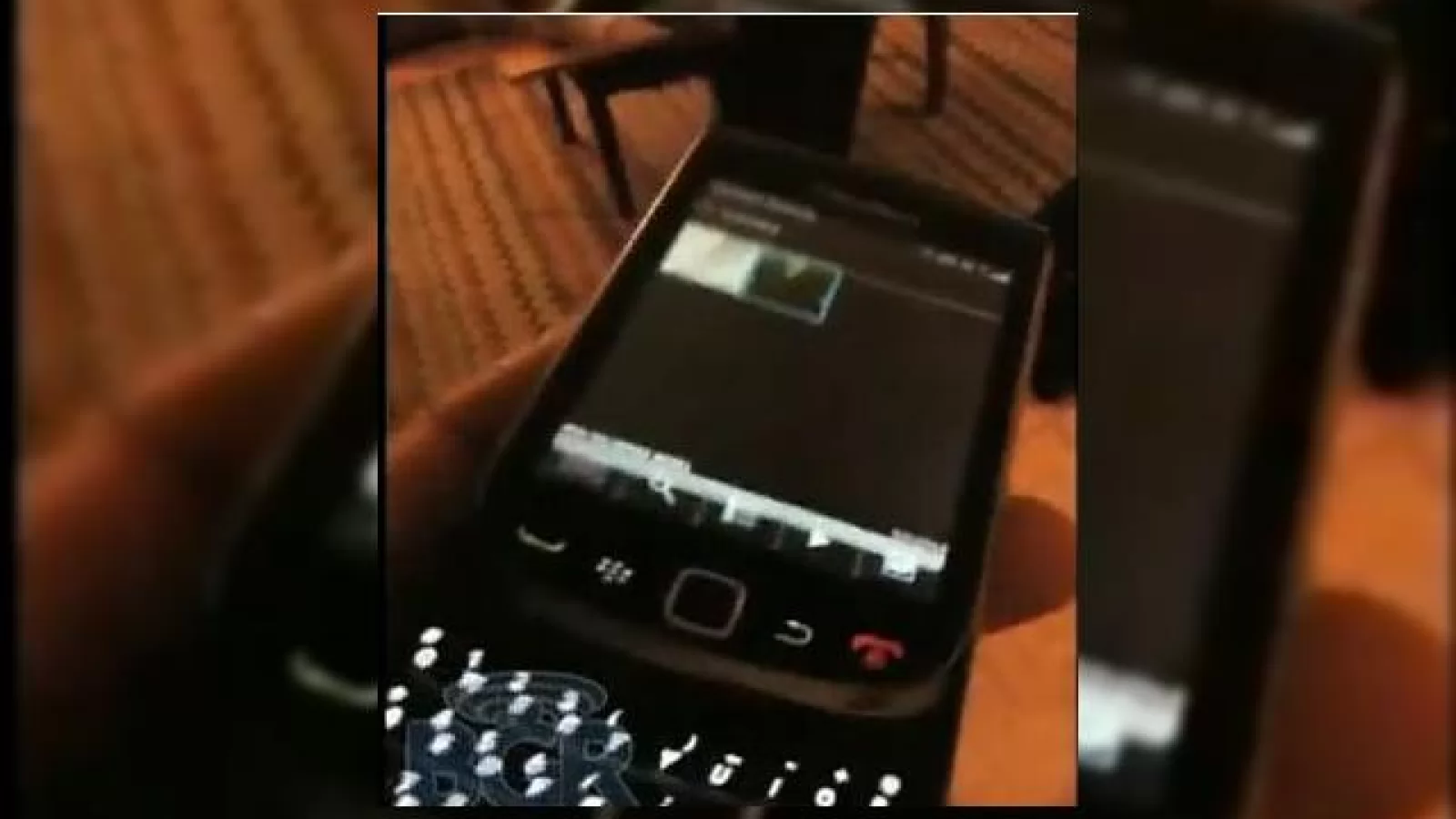 BlackBerry Bold 9800 scapa pe web, de aceasta data filmat (Video)