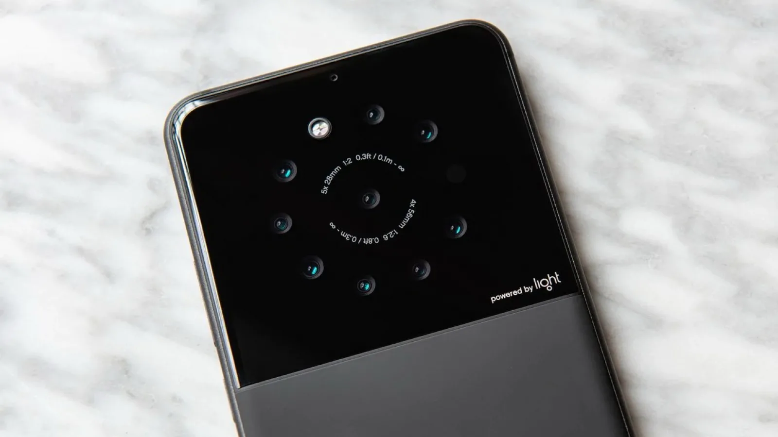 Un telefon cu 9 camere la bord, cu tehnologie Light este în pregătire