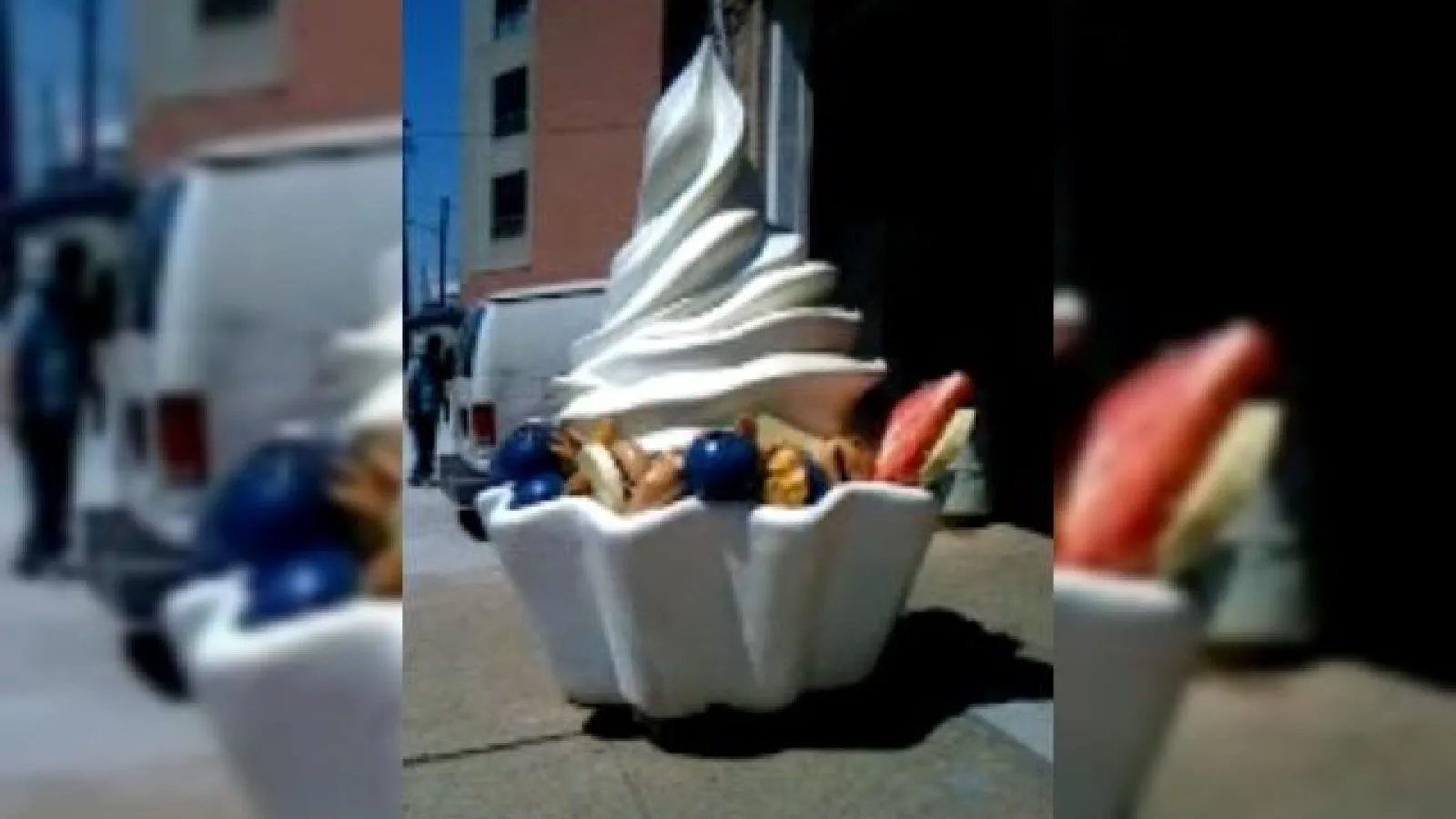 Google Android 2.2 (Froyo), prezentat sub forma de sculptura