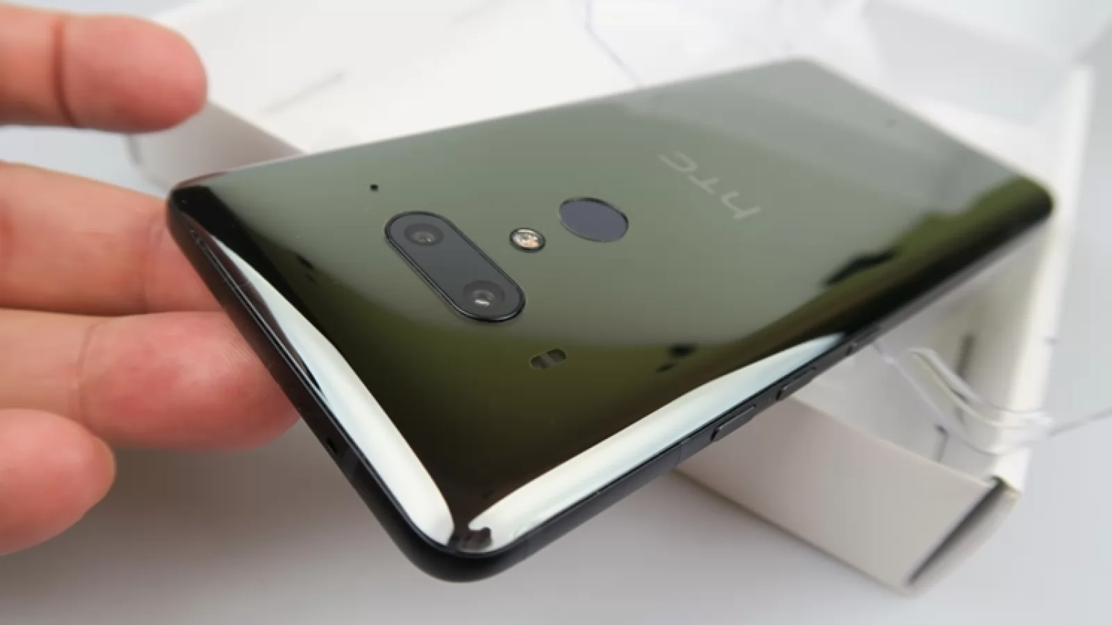 Încă un record negativ pentru HTC; Veniturile din luna iunie 2018 scad cu 67% comparativ cu situația înregistrată în urmă cu un an