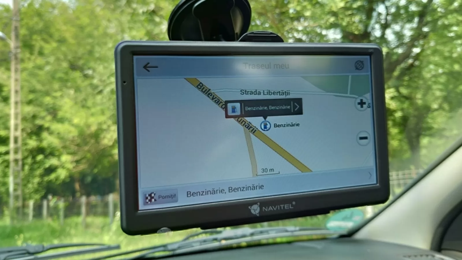 Prezentare NAVITEL E700 Navigator: Soluție de navigare GPS cu ecran de 7 inch și hărți offline cu actualizări pe viață
