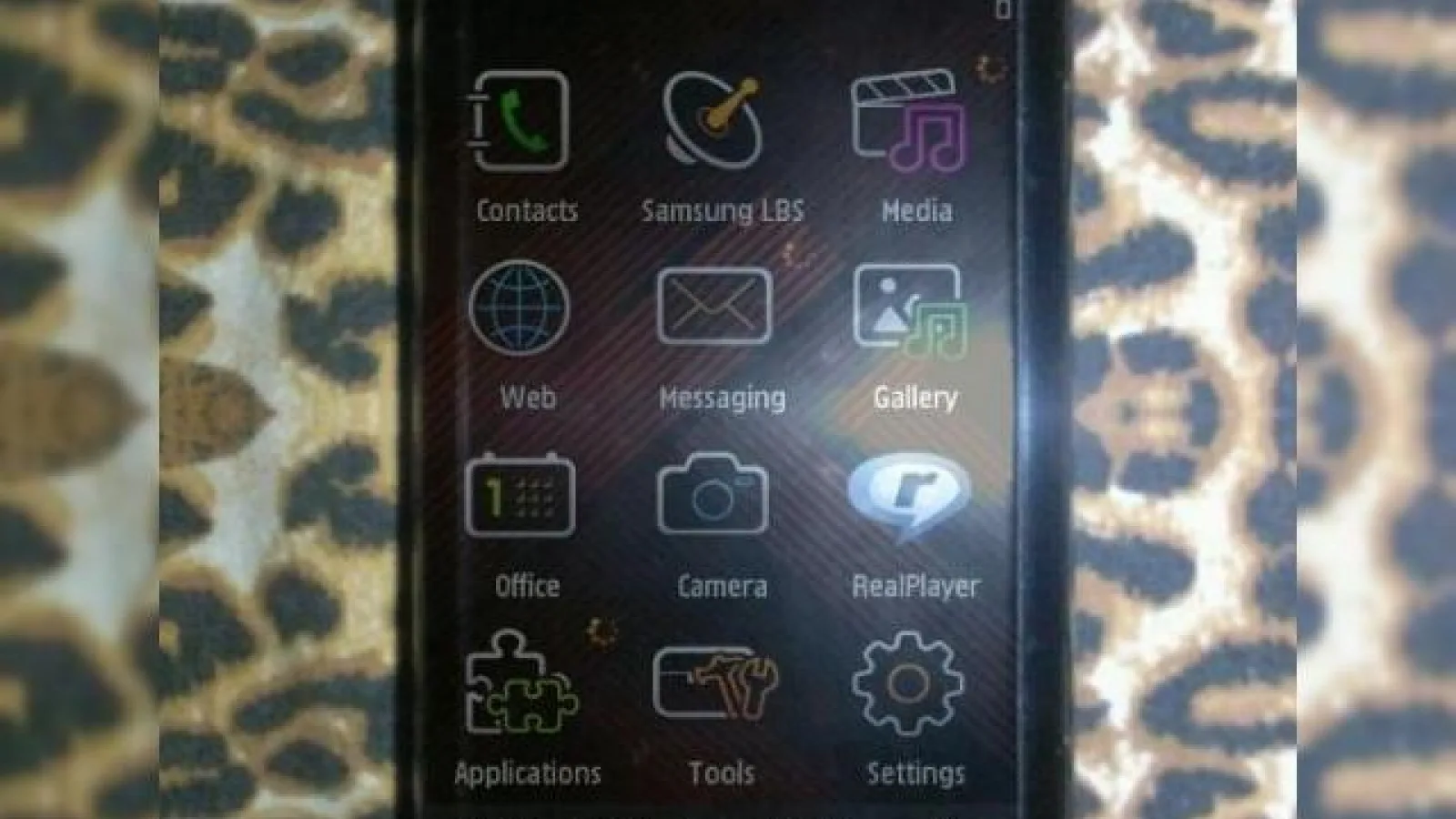 Samsung i8920 Omnia HD2 scapa pe web, vine cu camera de 12 megapixeli, display Super AMOLED
