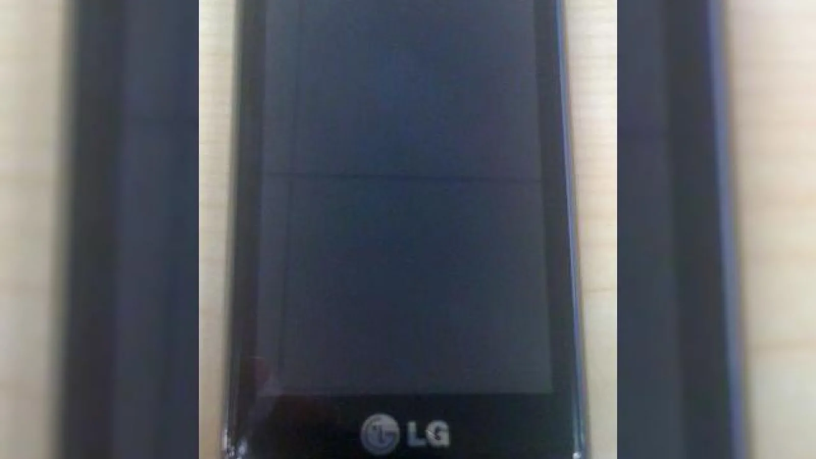 LG Panther, unul dintre telefoanele Windows Phone 7, acum disponibil pentru developeri