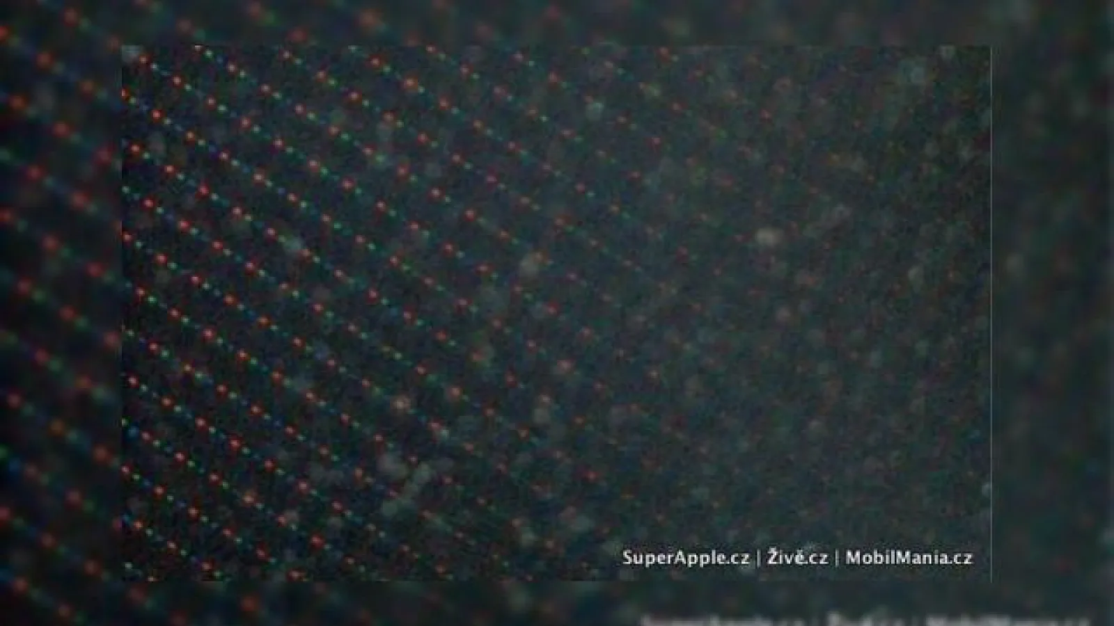Ecranul lui iPhone 4G analizat cu microscopul; rezolutia de 960 x 640 confirmata!