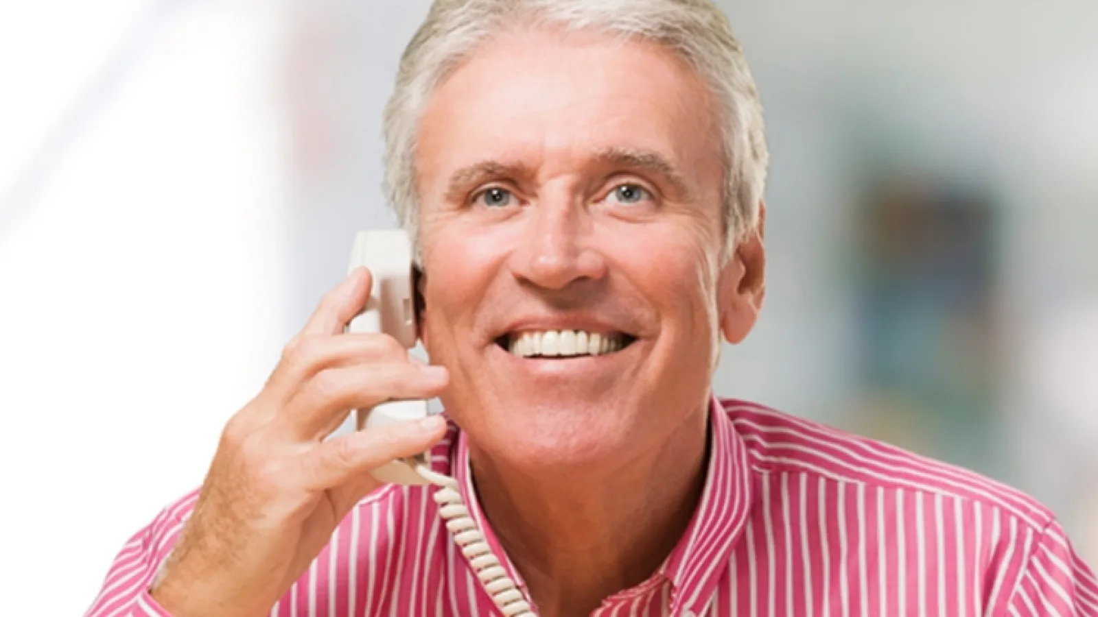 Fix fără prefix: ANCOM vrea să îţi păstrezi numărul de telefon fix şi la portarea dintr-un judeţ în altul, cu tot cu prefix