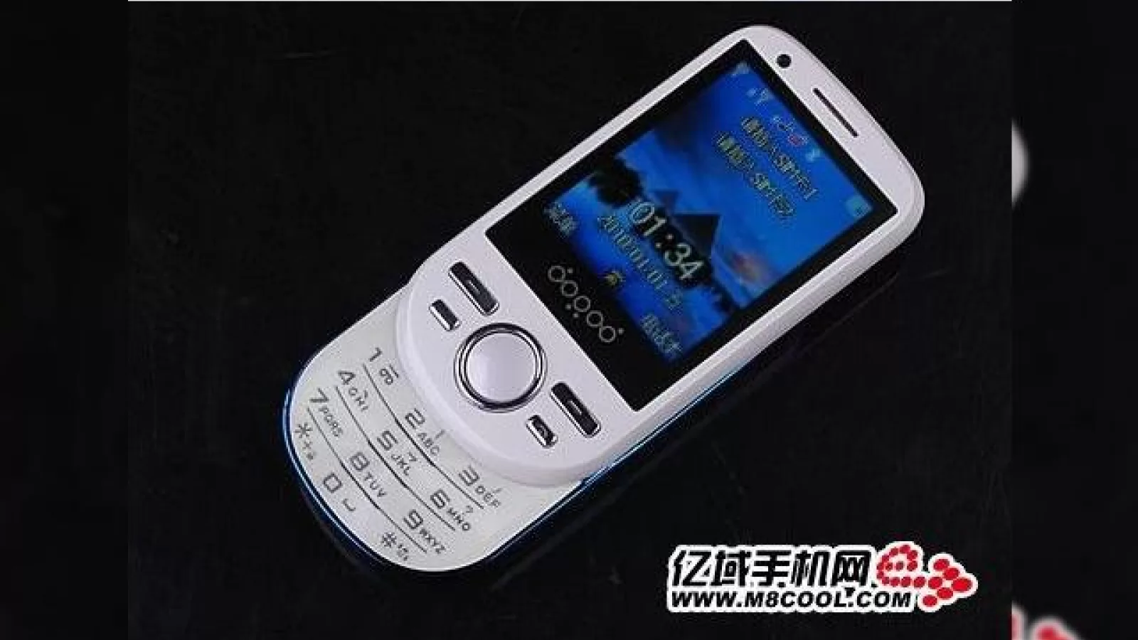 O clona de HTC Tattoo, disponibila in format slider