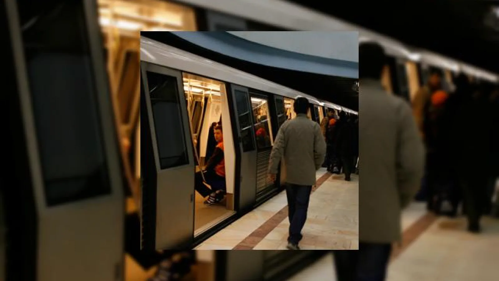 Clientii Orange isi pot cumpara acum bilet la metrou cu mobilul