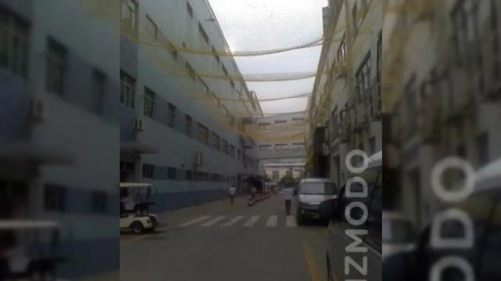 Foxconn incearca sa opreasca sinuciderile cu plase intinse intre cladiri