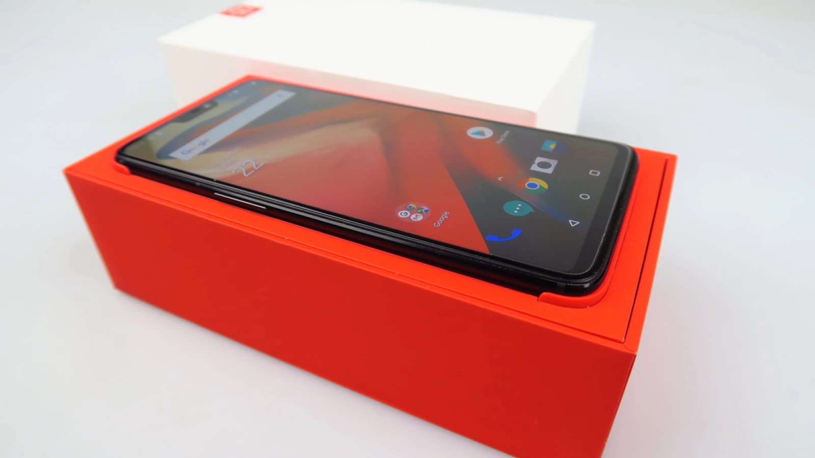 OnePlus 6: Baterie extrem de rapidă la încărcare şi bună de Netflix