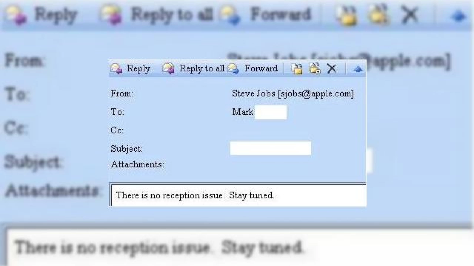 Steve Jobs ridiculizeaza problema lui iPhone 4 printr-un e-mail catre un client