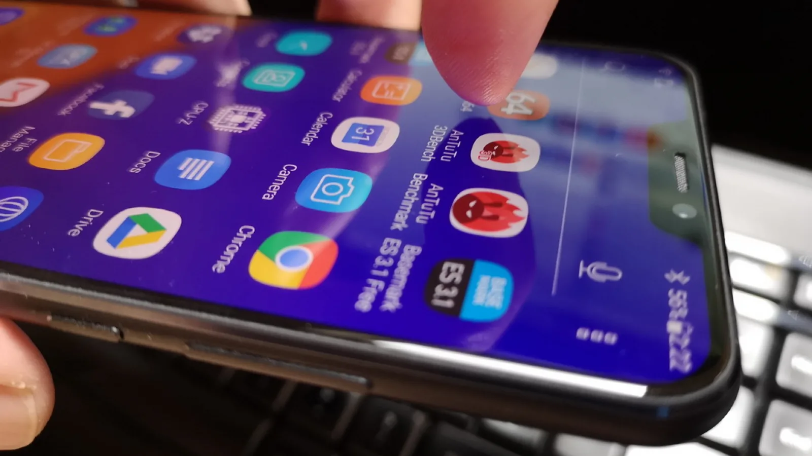 ASUS ZenFone 5z: Benchmark-uri peste aşteptări