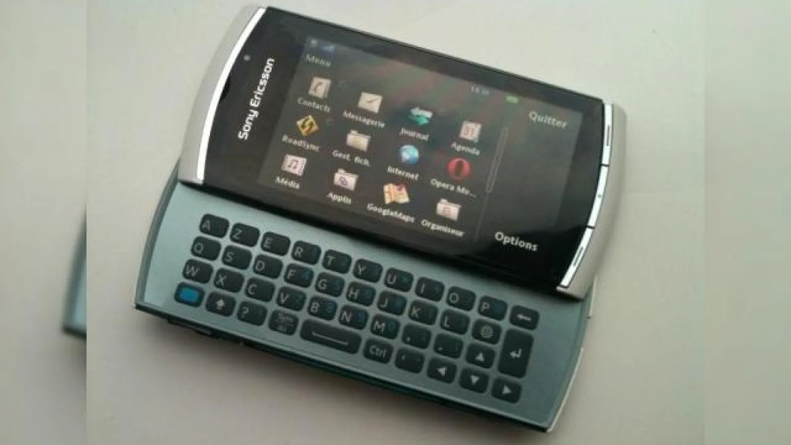 Sony Ericsson Vivaz Pro, acum in imagini detaliate