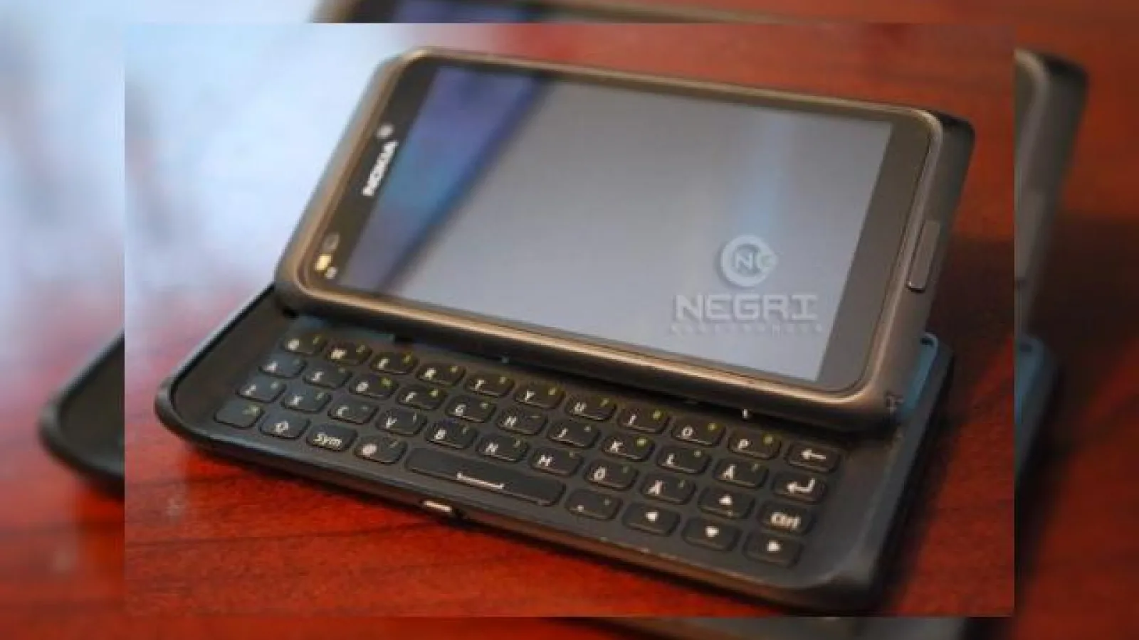 Primul telefon Windows Phone 7 HTC, Samsung i8700 Cetus, Nokia E7 si HTC Gold, scapate pe web