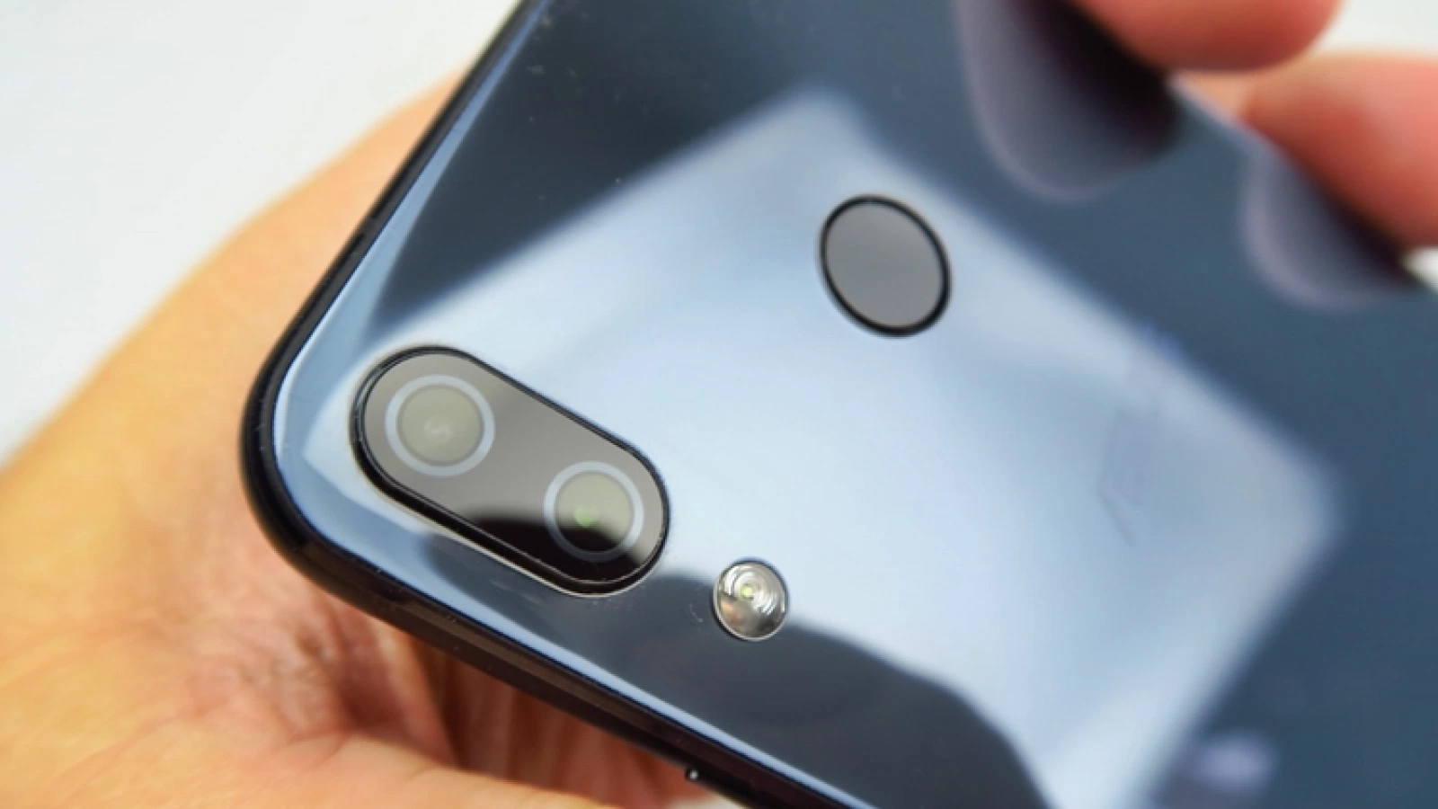 ASUS ZenFone 5z primește captură RAW și îmbunătățiri la nivel de cameră printr-un nou update software