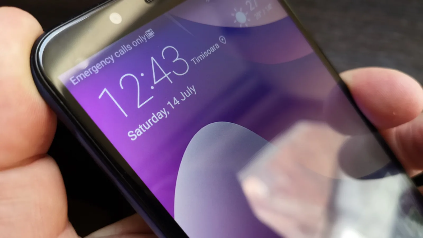 Huawei Y7 Prime (2018): Conectivitate mixtă, de vechi şi nou