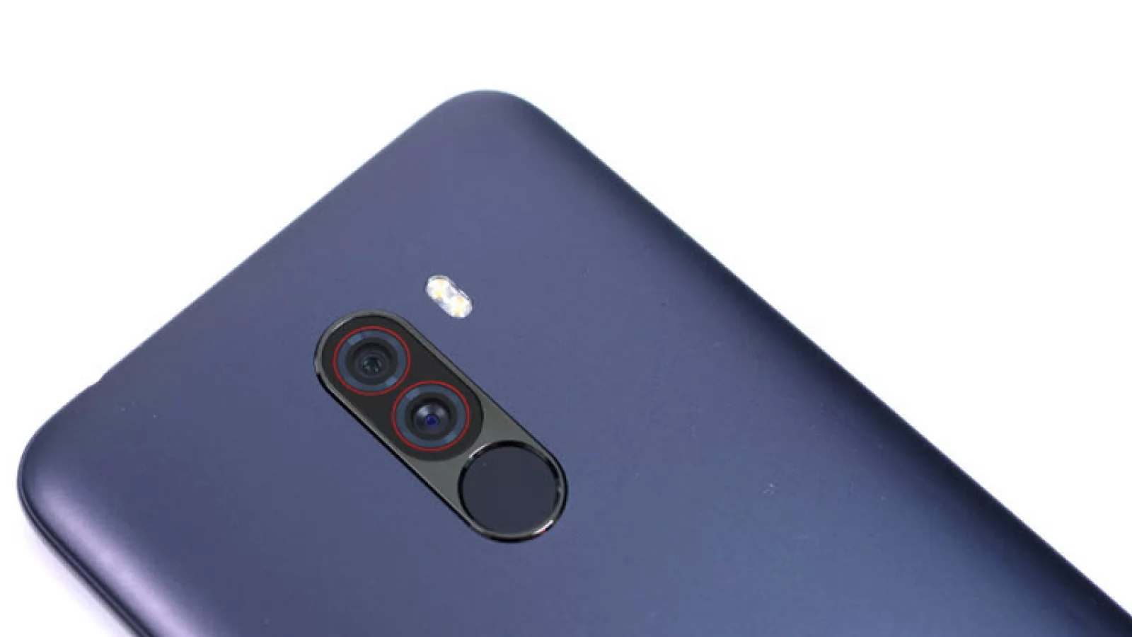 [UPDATE - Produsul a fost delistat de PCGarage] Xiaomi Pocophone F1, cel mai ieftin smartphone cu Snapdragon 845 are parte de o scăpare chiar în România; Listat deja la vânzare