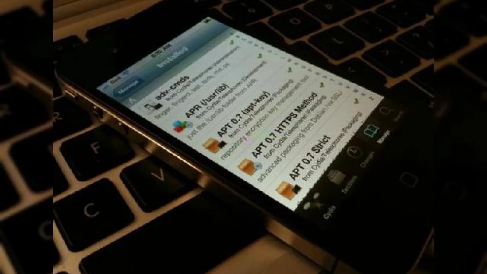 iPhone 4 trece oficial prin jailbreak si este acum deblocat