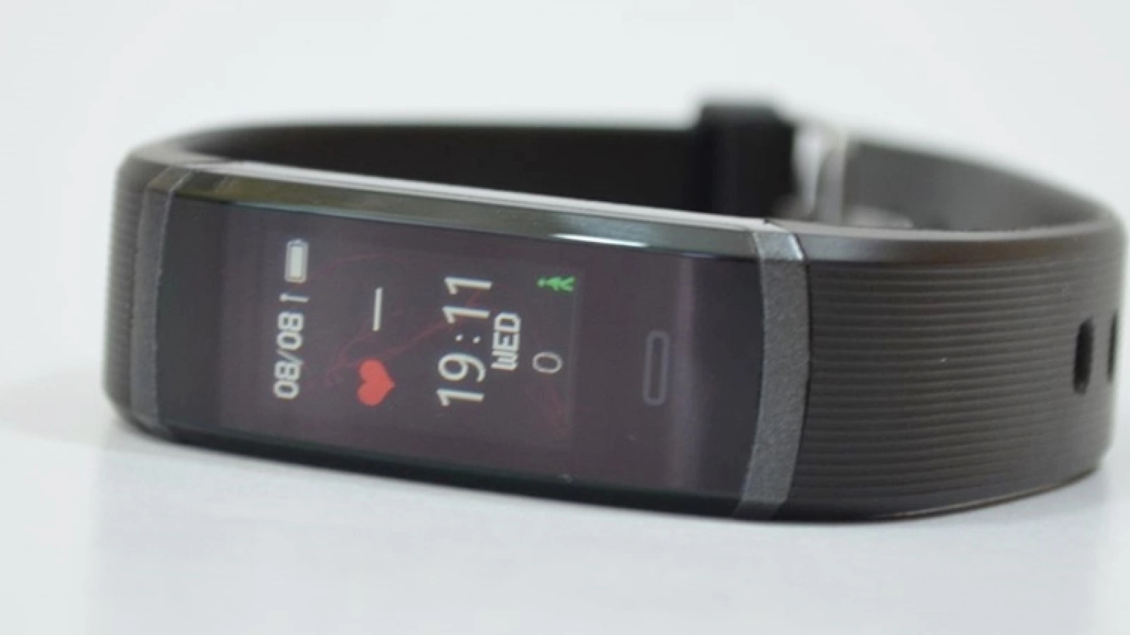 Prezentare Makibes HR3: Smartband accesibil cu monitorizare continuă a pulsului și certificare IP67