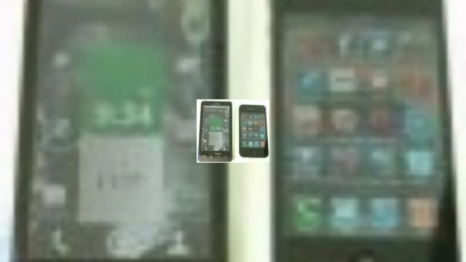 Motorola Droid X versus iPhone 4 (Video)
