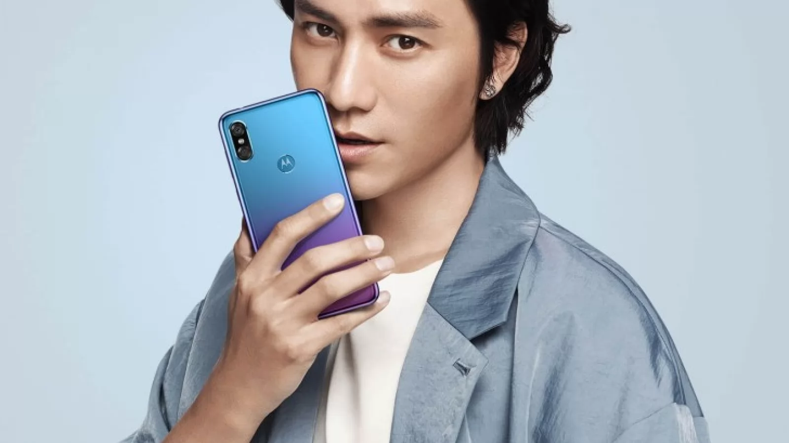 Motorola P30 debutează cu breton lat, procesor Snapdragon 636, interfaţă de Lenovo
