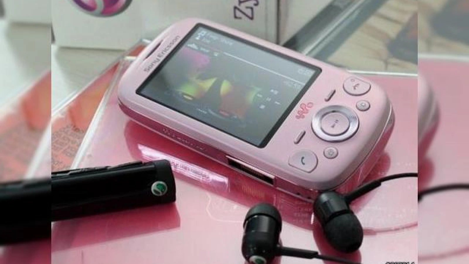 Sony Ericsson Zylo, acum in varianta de culoare roz