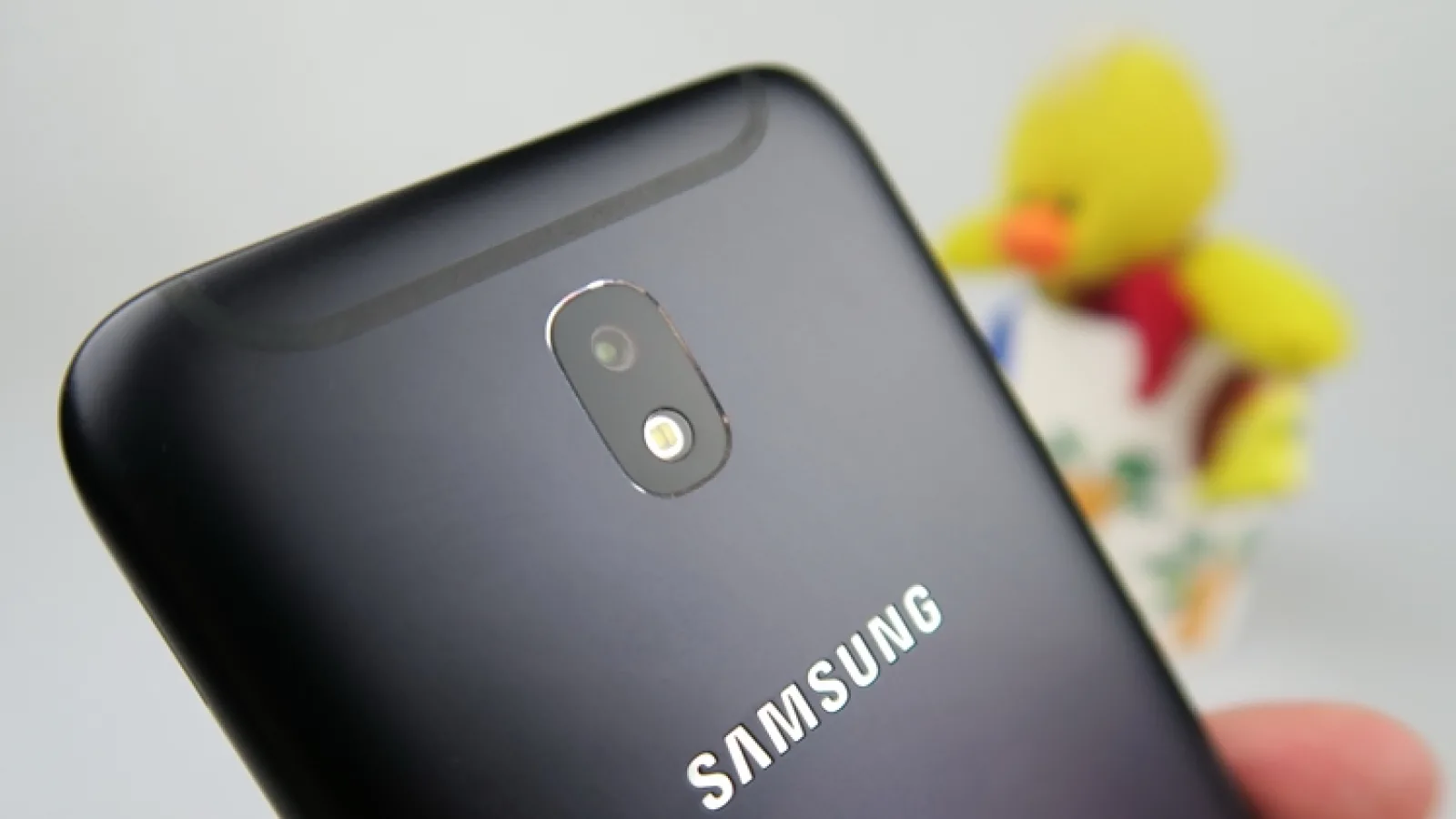 Samsung începe distribuirea lui Android Oreo pe smartphone-ul Galaxy J5 (2017); Utilizatorii polonezi se bucură primii de update