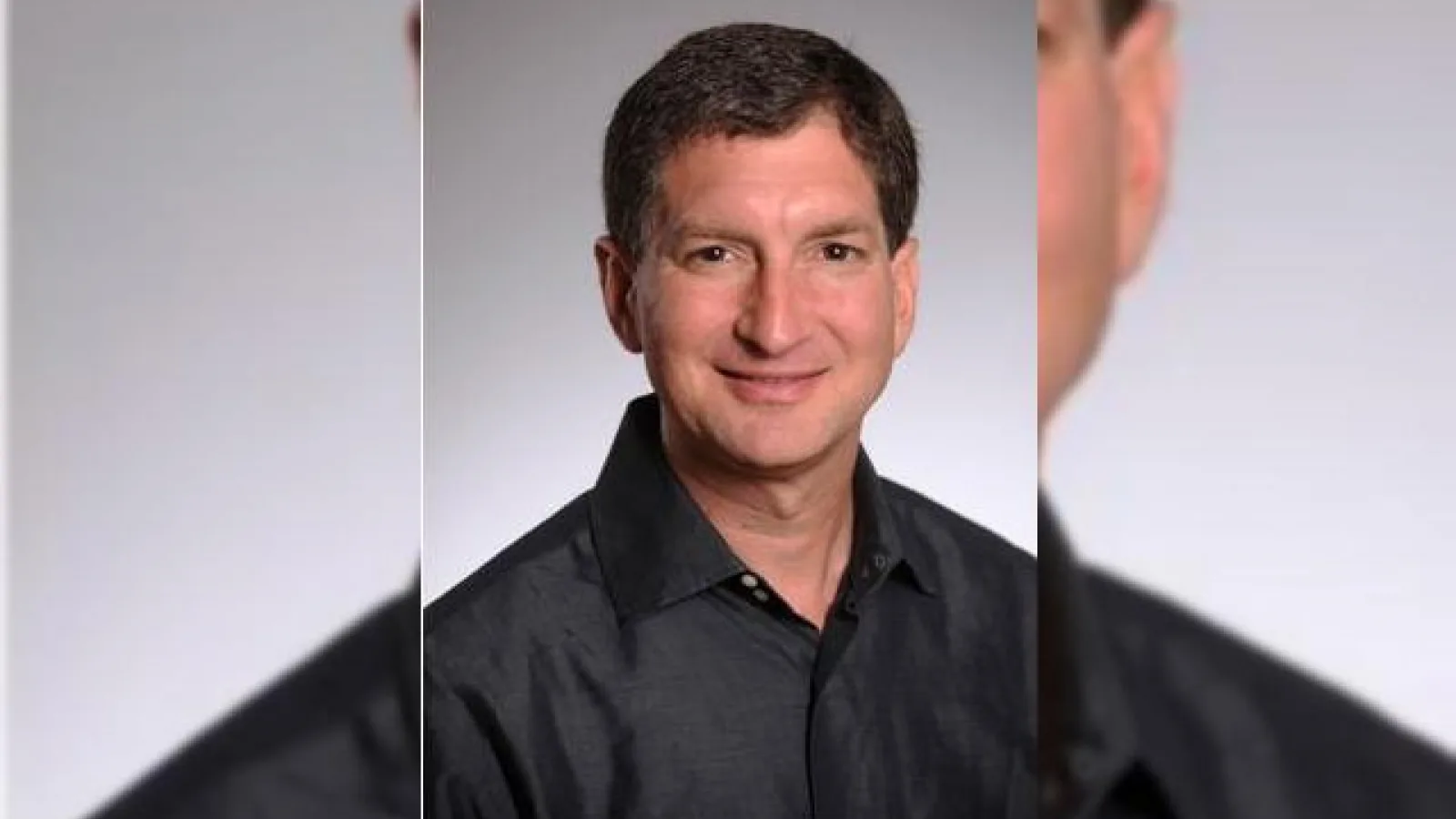 Un vicepresedinte Apple a fost concediat pe tema problemelor cu antena ale lui iPhone 4