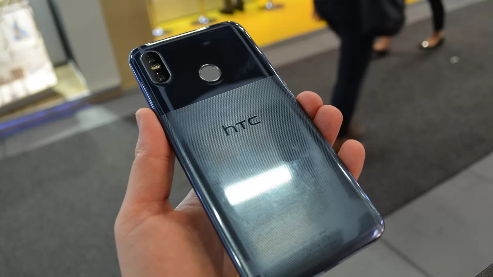 IFA 2018: HTC U12 Life hands-on - un nou suflu pentru gama midrange HTC, spate arătos (Video)