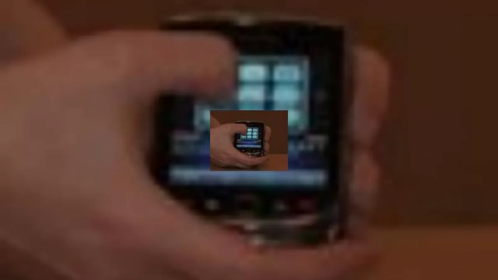BlackBerry Torch 9800, rival pentru iPhone 4 sau model de smartphone cu lag? (Video)