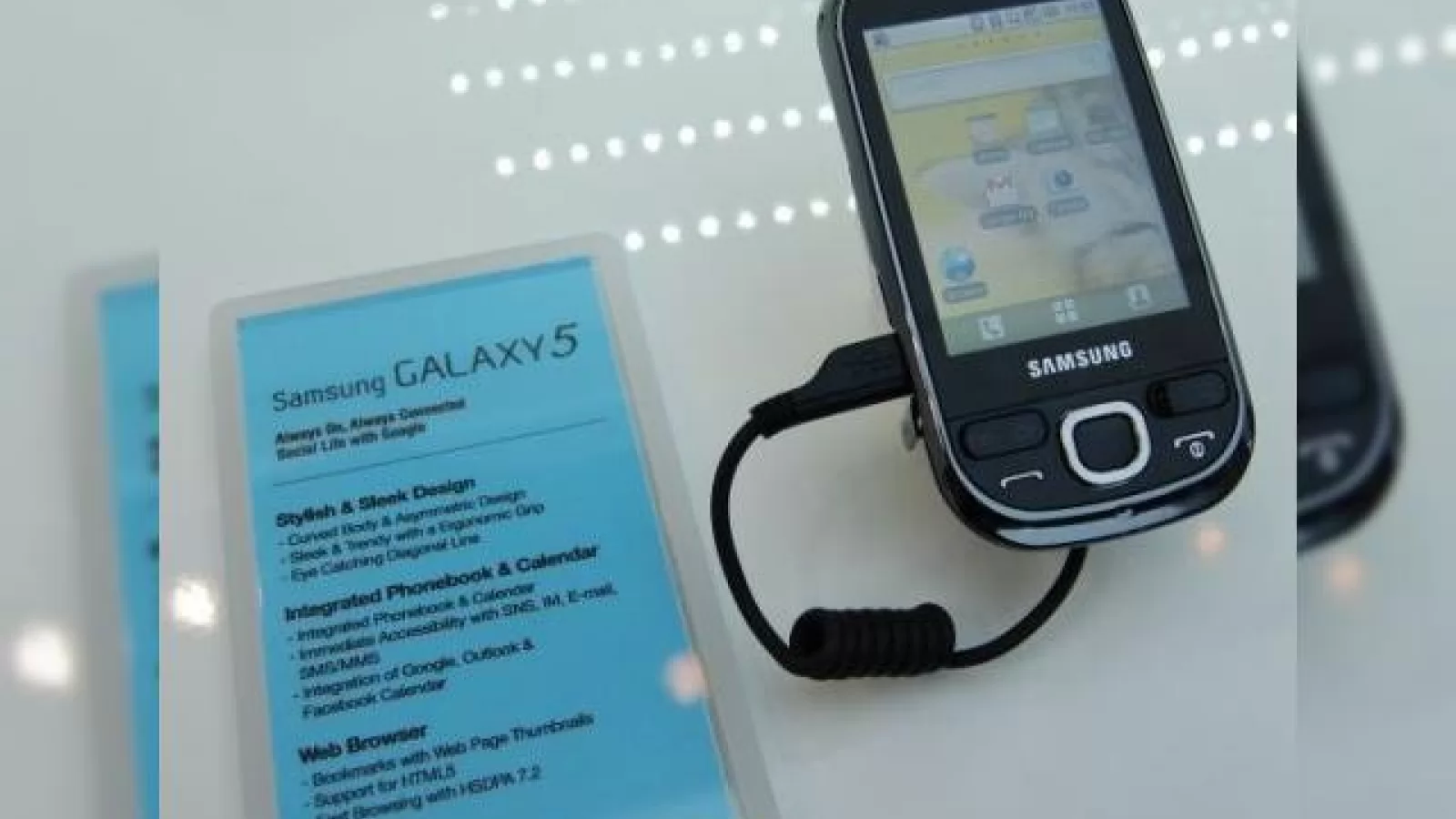 Noi imagini cu Samsung Galaxy 5, terminal Android 2.1