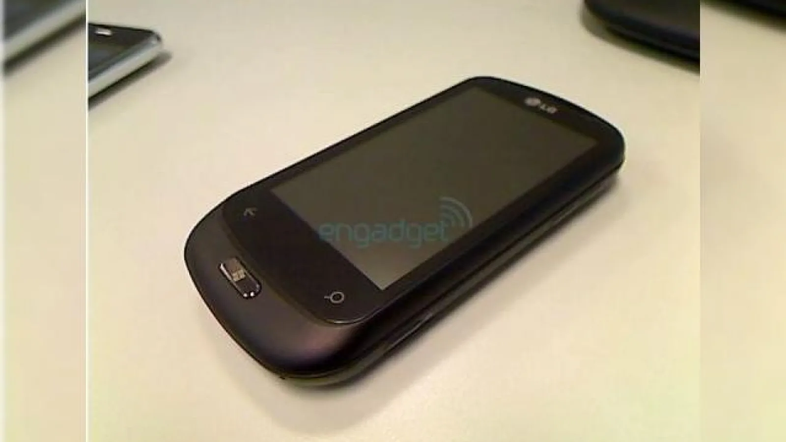 Un nou telefon Windows Phone 7 fotografiat in premiera! LG C900 ni se dezvaluie!