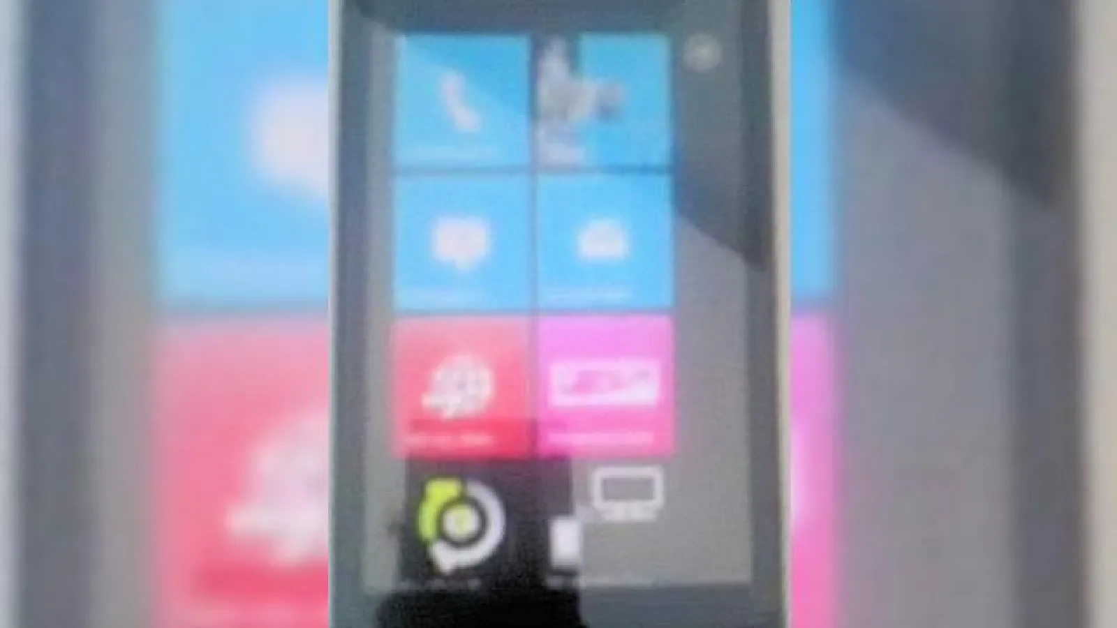 Un nou smartphone Windows Phone 7 surprins in actiune - LG E900 (Video)