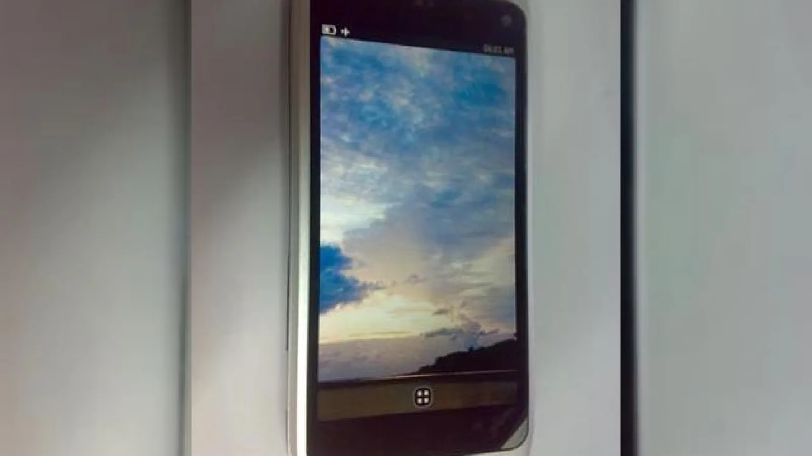 Specificatiile lui Nokia N9 dezvaluite: procesor de 1 GHz si display OLED de 4 inchi!