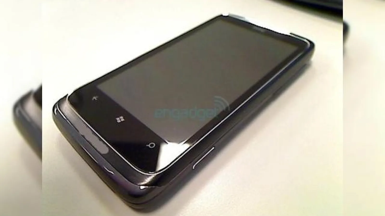 Misteriosul HTC T8788 inlocuieste tastatura glisanta cu... un difuzor?!
