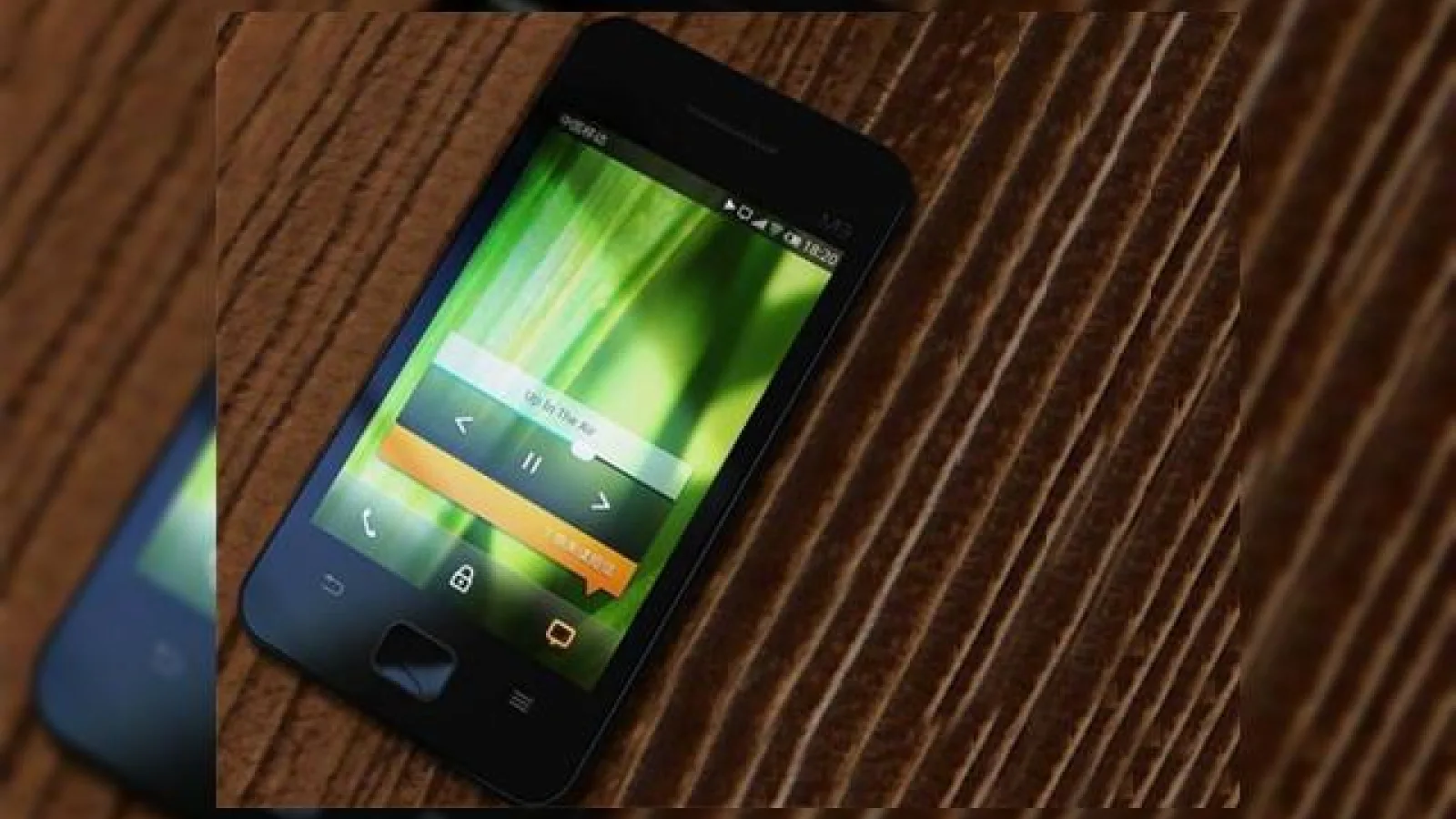 Meizu M9, inca o data peste statutul de clona iPhone, acum cu interfata modificata... in Photoshop?!