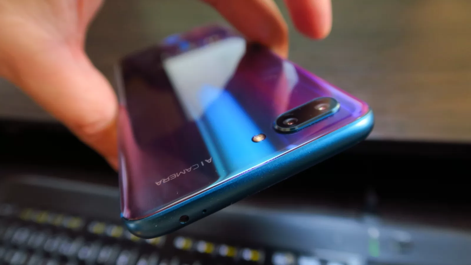 Huawei Honor 10: Designul cel mai arătos pentru un Huawei până acum