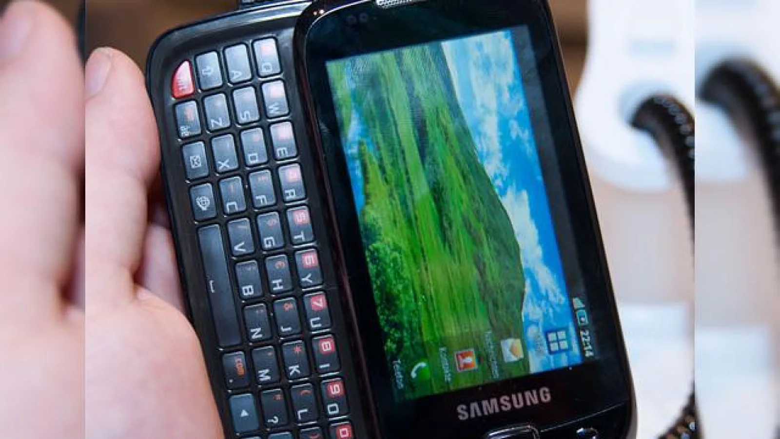IFA 2010: Samsung I5510, un nou telefon Android 2.2 cu tastatura glisanta QWERTY