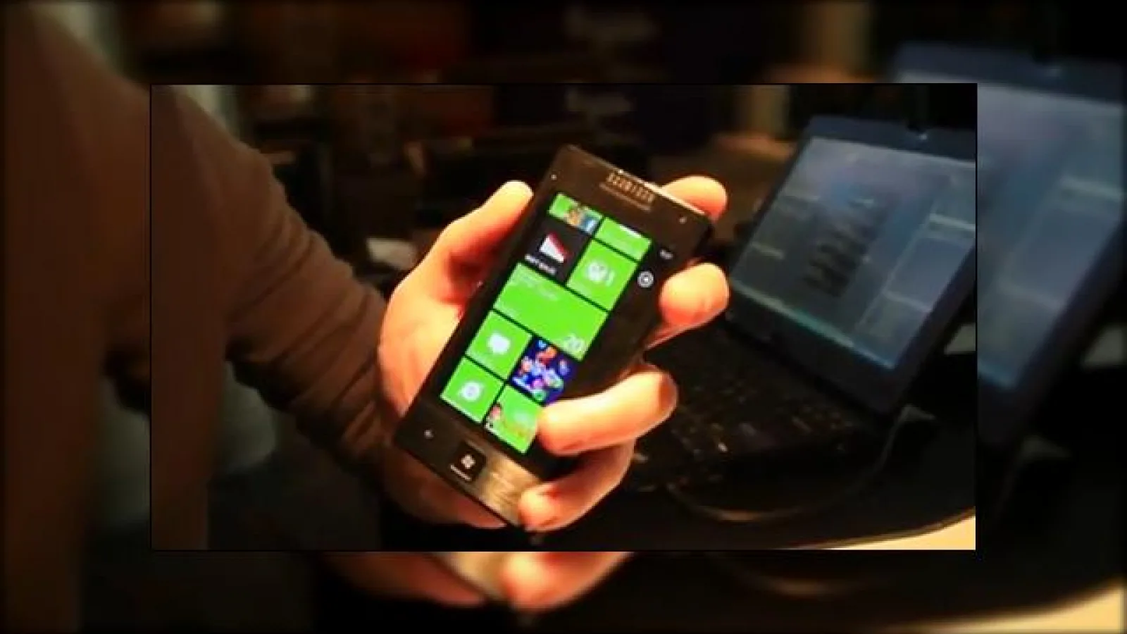 Un prototip de smartphone Asus cu Windows Phone 7, surprins in actiune (Video)