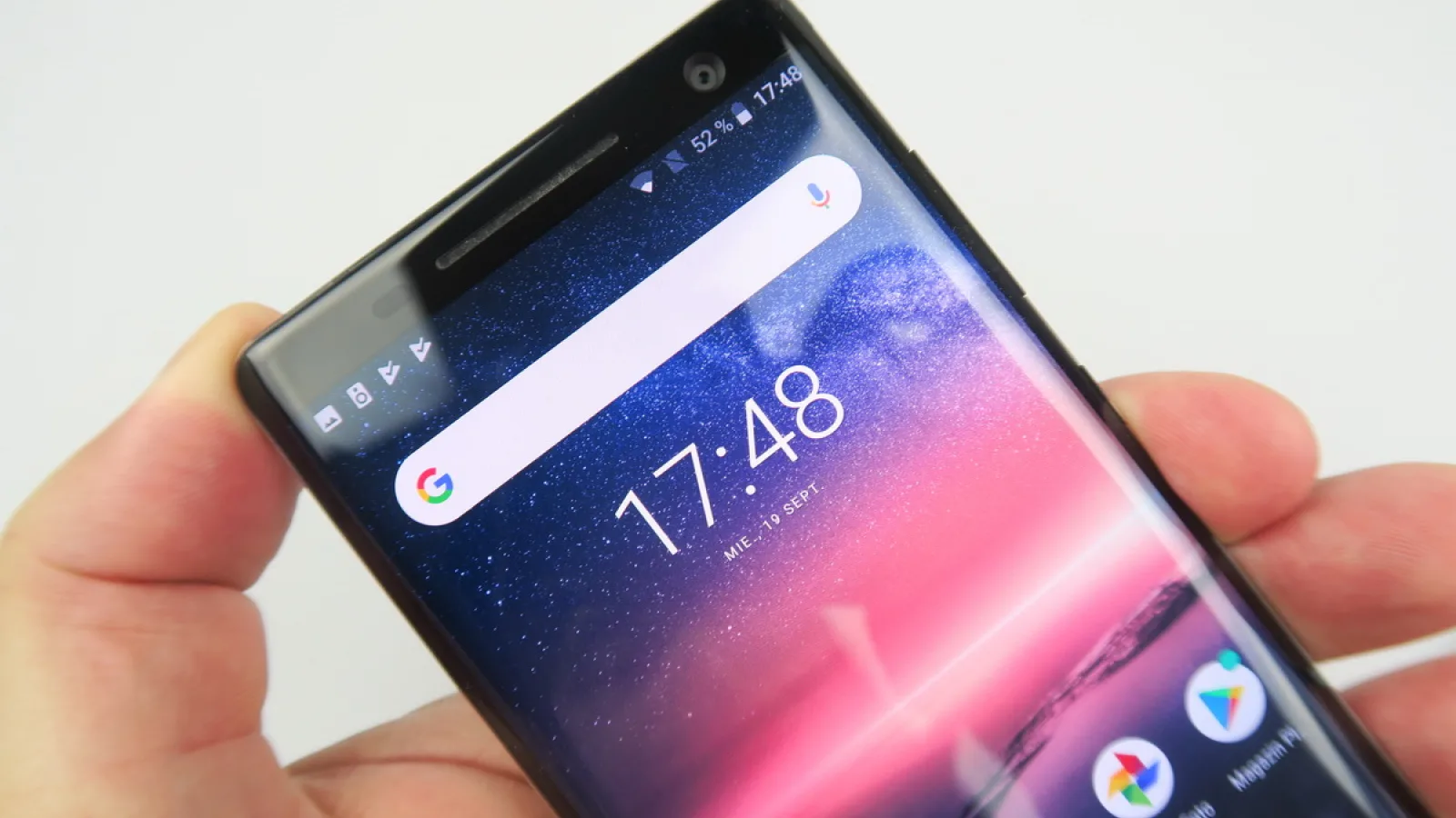 Nokia 8 Sirocco: Display P-OLED destul de viu colorat, dubios la unghiuri verticale