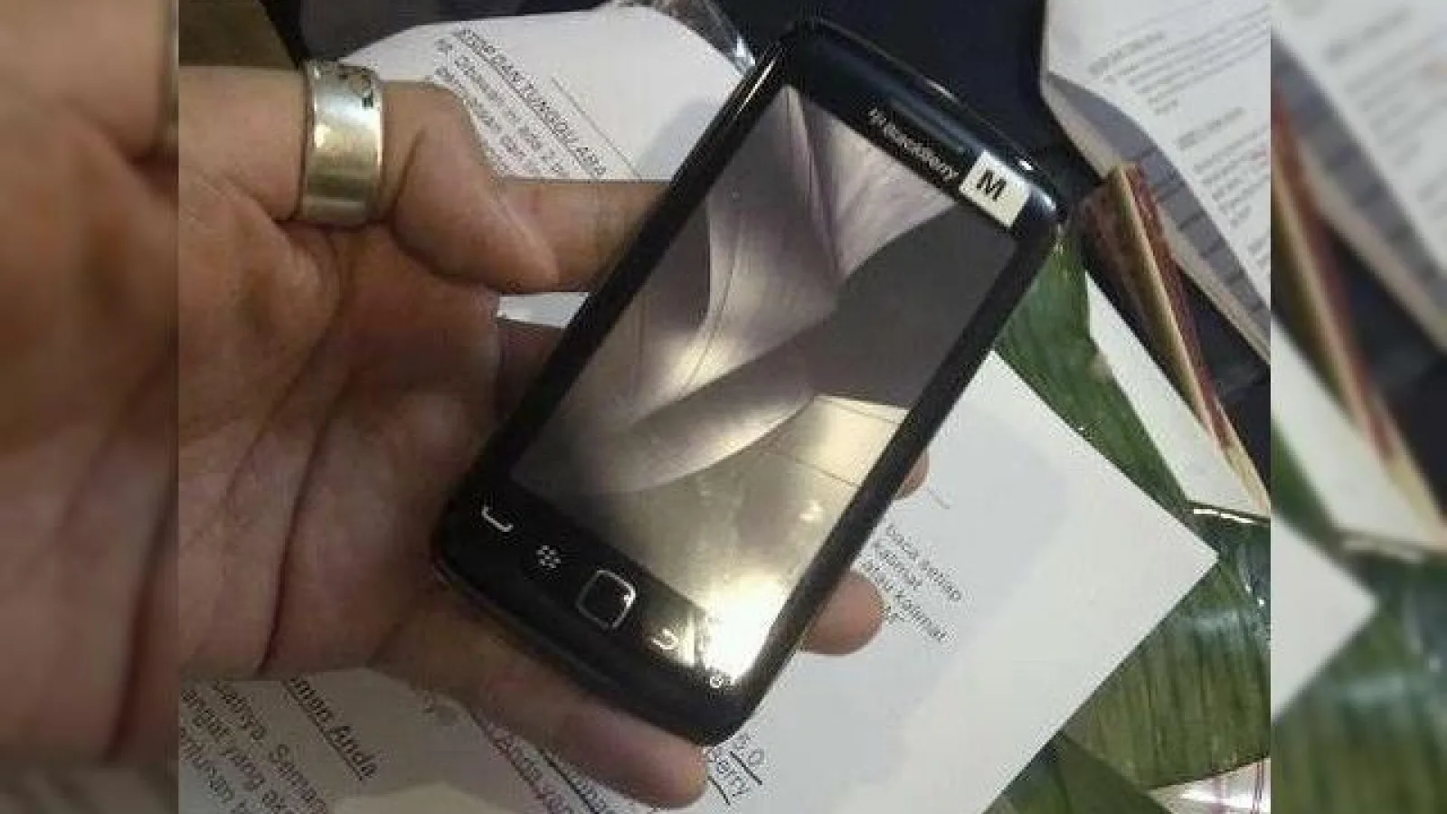 BlackBerry Storm 3, primul model RIM 4G fotografiat in premiera