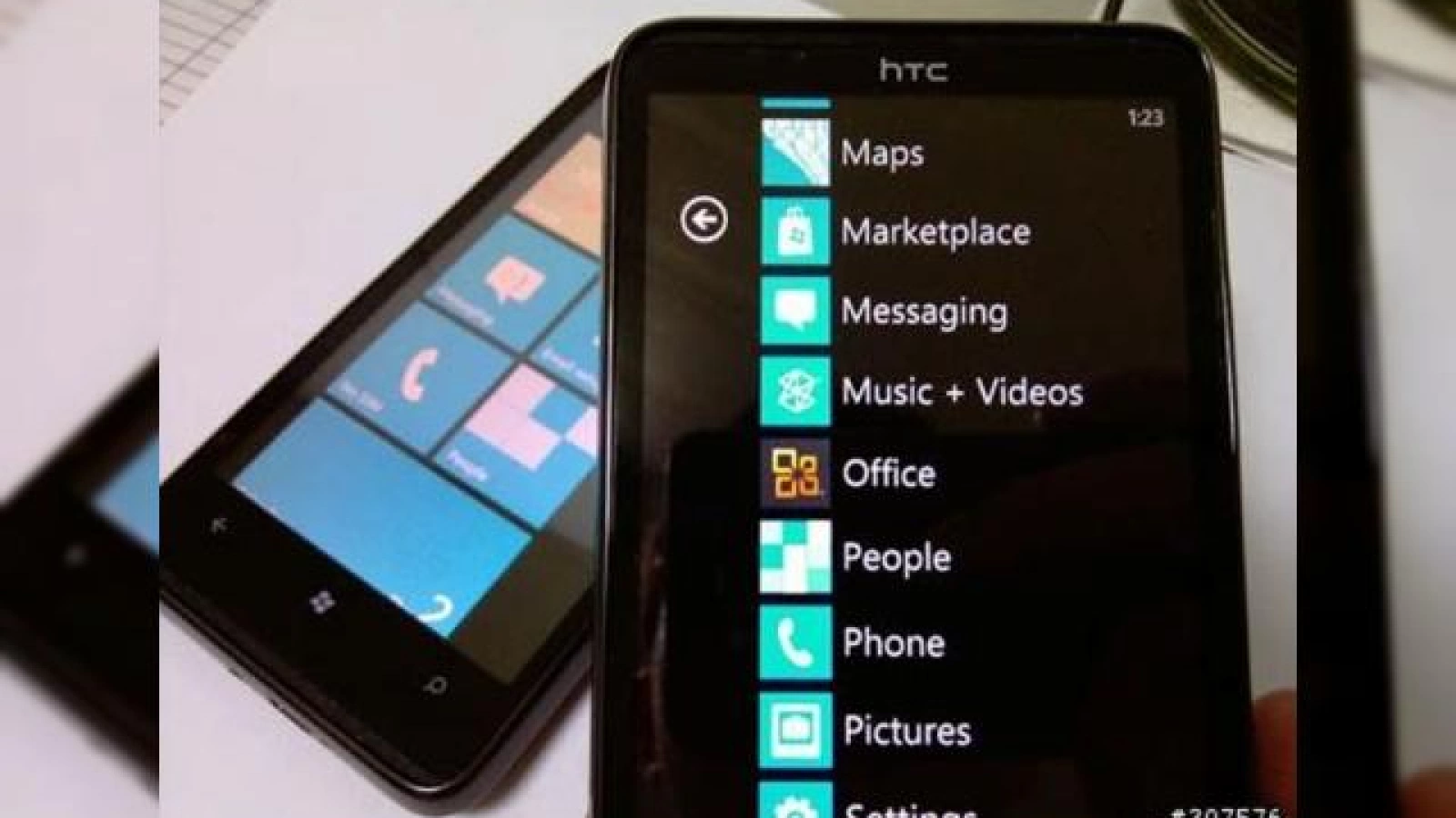 HTC HD7 e real! Imagini cu telefonul in actiune
