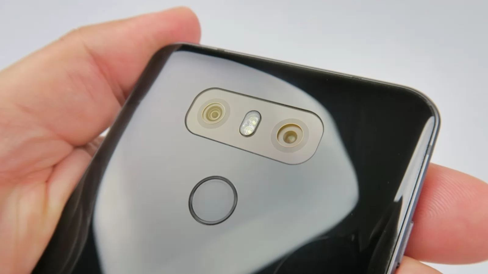 Alertă preț bun! LG G6 primește un discount considerabil din partea eMAG.ro