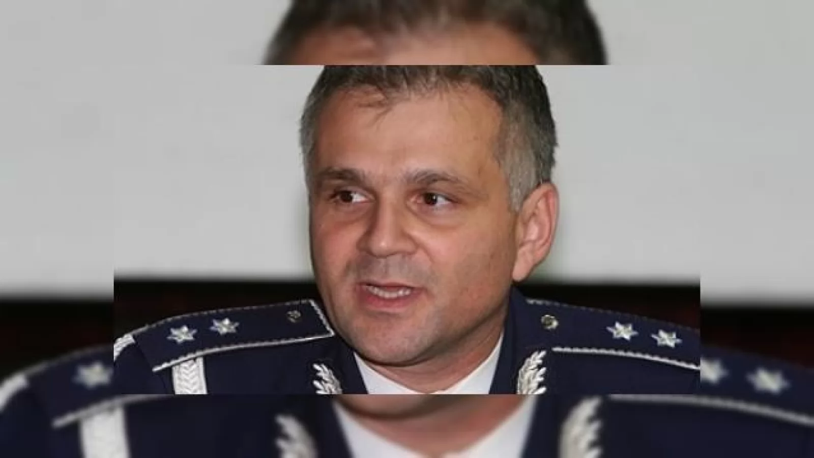 Frauda cu premii prin SMS la nivel inalt: Christian Ciocan, aproape victima