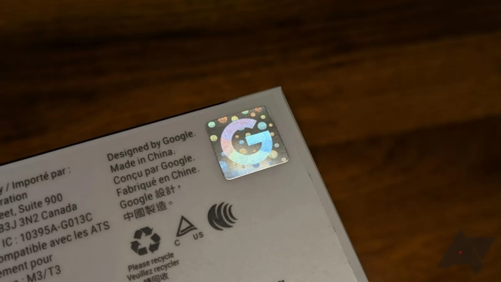 Google pune stickere cu garanţia de "Original" pe produsele sale hardware