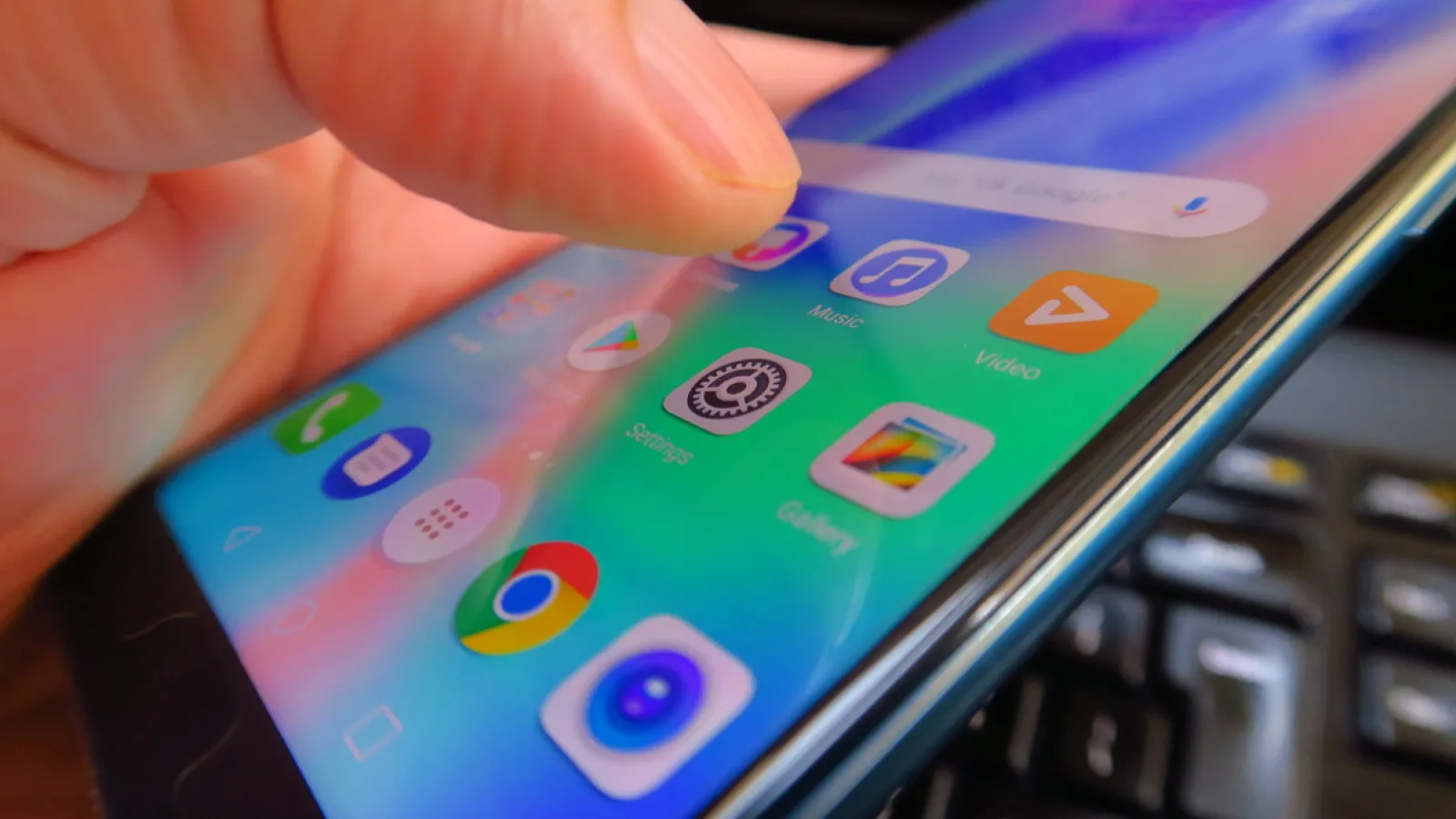 Huawei Honor 10: OS, UI, aplicaţii cu EMUI 8.1 ultra îndesat cu opţiuni