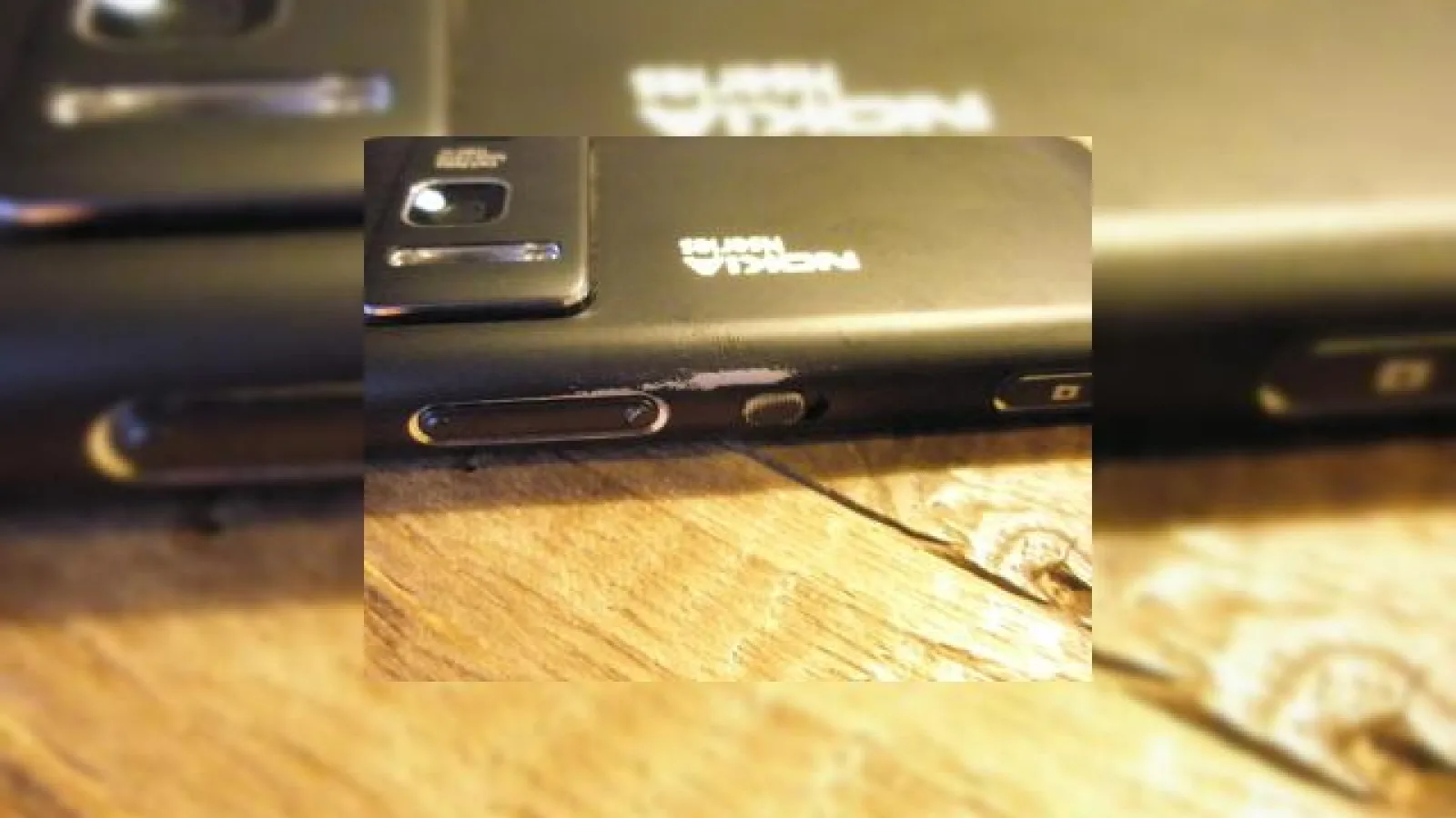 Nokia N8 sufera din cauza unei zgarieturi?